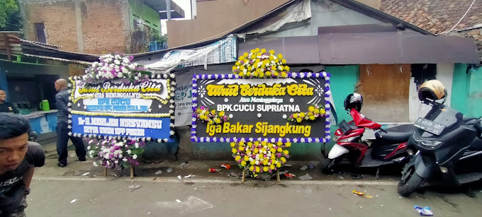  Tempat  Bunga Papan Duka Cita di  
Cidadap

 Bandung Murah
08956-3849-5725
